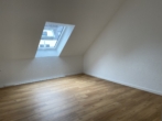 Schlafzimmer 2 - Charmante Dachgeschosswohnung mit Loggia- 3- Zimmerwohnung in Leverkusen Schlebusch