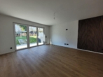 Wohnzimmer  und  Zugang Terrasse - Ihr Perfektes Eigenheim: modernes Reiheneckhaus mit Garten und Doppelstellplatz