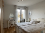 Schlafzimmer - großzügige 3-Zimmer-Wohnung im Herzen von Schlebusch mit sonnigem Balkon und TG-Stellplatz