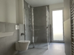 Bad mit Dusche - Leben und Wohnen im Neubau: moderne Ausstattung und durchdachte Grundrisse im beliebten Kölner Süden