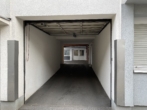 Garageneinfahrt mit Sektionaltor - Gut geschnittene 3-Zimmer Wohnung – Ihre Kapitalanlage in Leverkusen-Quettingen