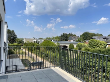 helle 2-Zimmer-Wohnung mit moderner Ausstattung und Blick ins Grüne, 51375 Leverkusen, Dachgeschosswohnung