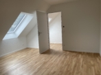 Schlafen - 2-Zimmer Dachgeschosswohnung mit Loggia in Leverkusen Schlebusch