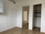 Wohnküche mit Abstellkammer - Ihr Einzug in ein neues Zuhause: bezugsfreie 3 Zimmer-Wohnung mit Balkon und PKW-Stellplatz