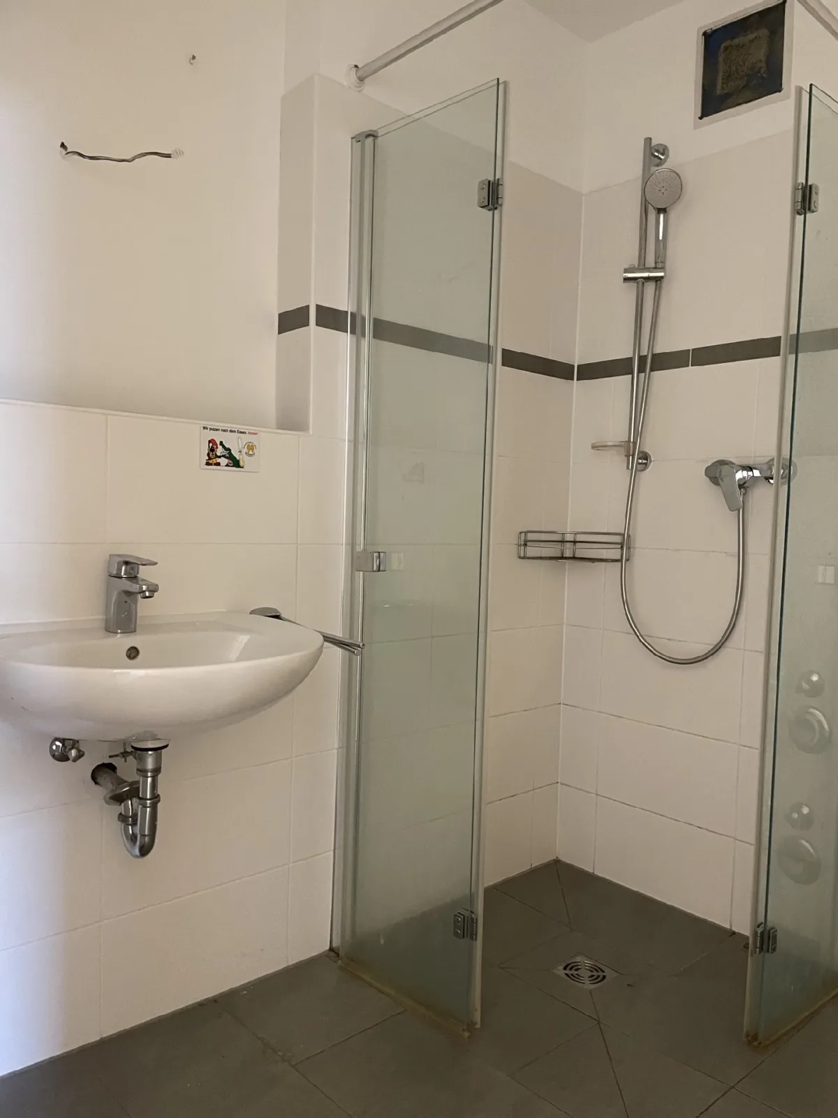 Badezimmer mit Dusche