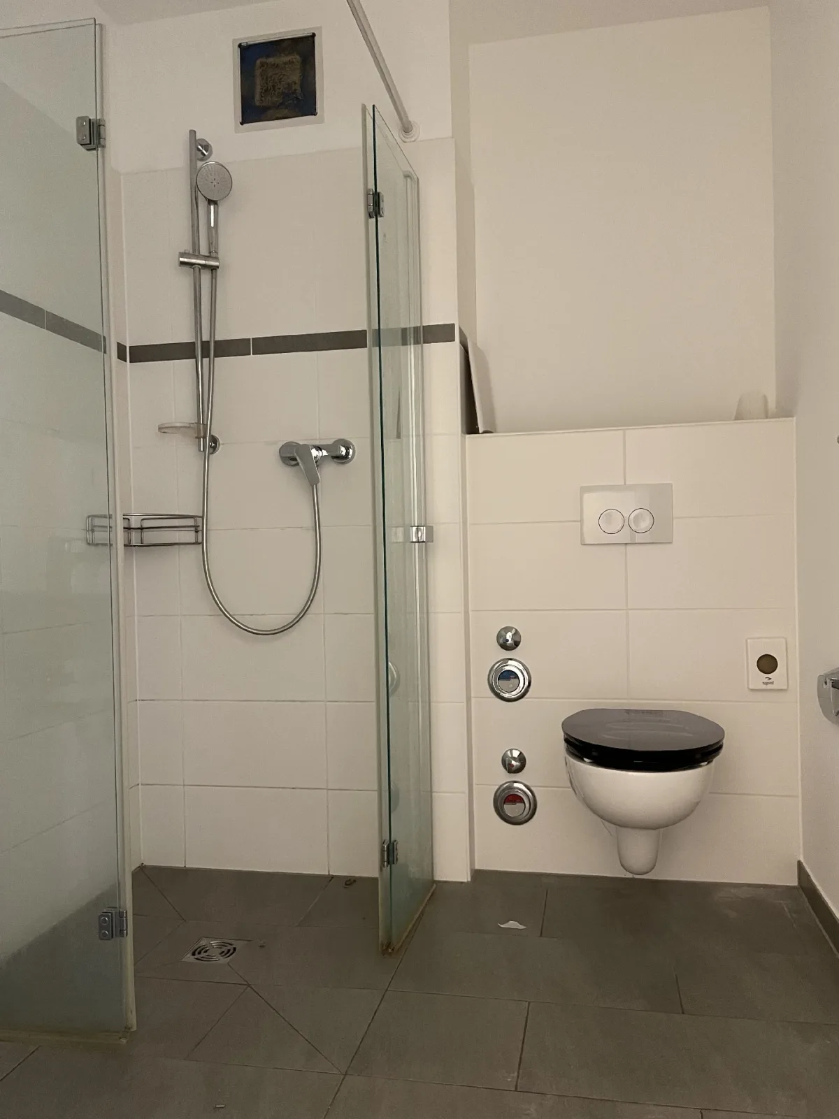 Badezimmer mit Dusche