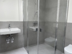Bad - alle unter einem Dach: 4 Zimmer-Neubauwohnung mit 2 Bädern und Dachterrasse
